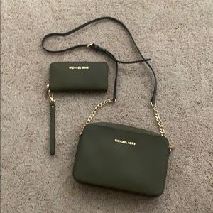 Michael Kors- Cross body and wallet olive